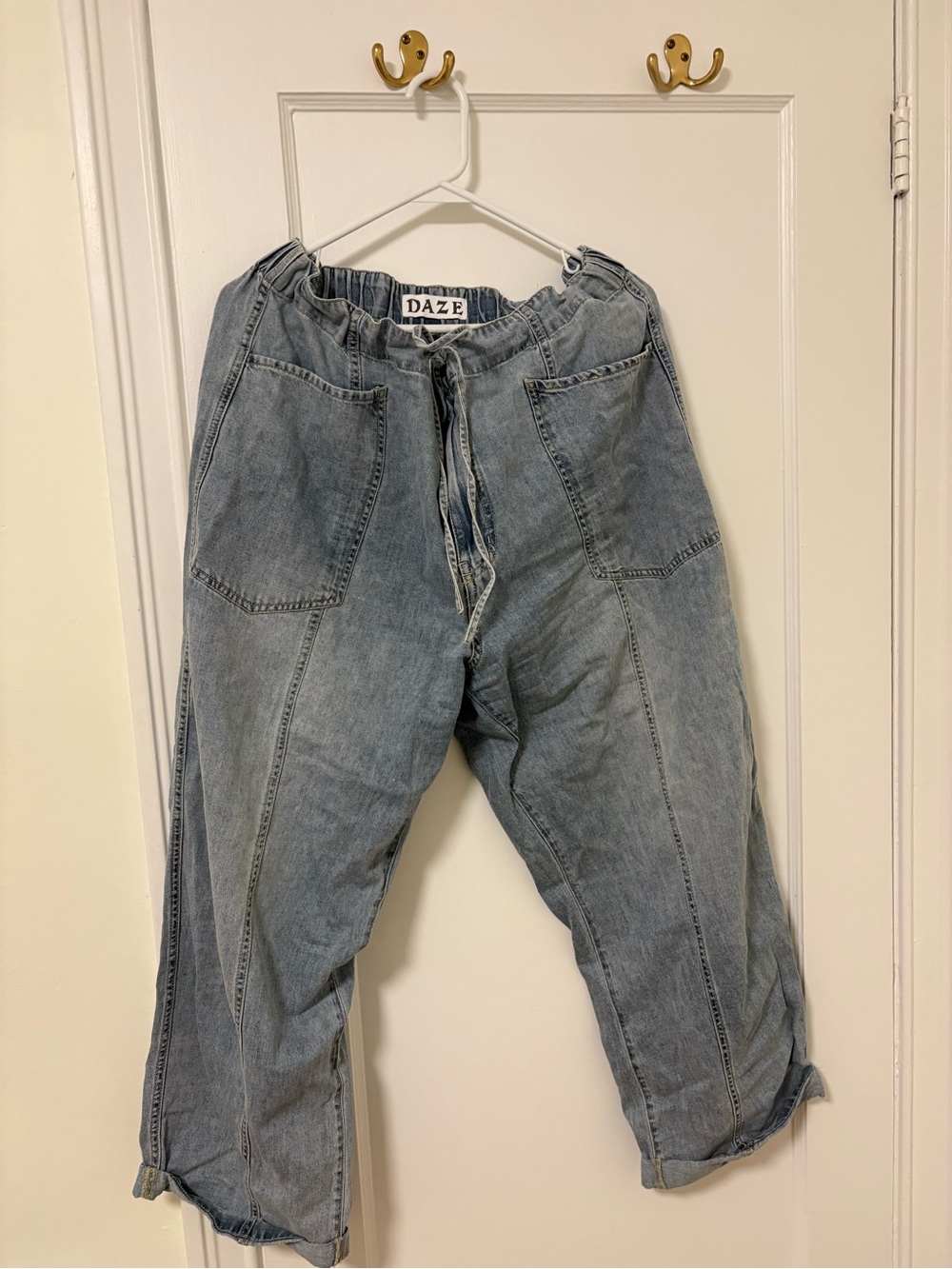 DAZE Women's Light Wash Boyfriend Jeans with Drawstring Waist